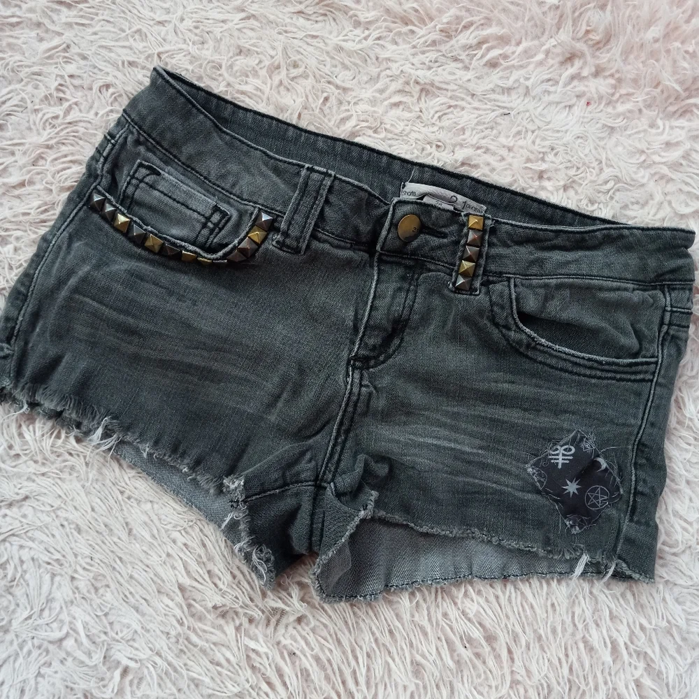 Grey HORROR QUEEN custom OOAK euc Rage shorts! Unique summer wear! SOLD - Picture 2 of 6